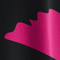 Odin Wikinger T-Shirt Herren – einäugiger Allvater mit gehörntem Helm und Bart in nordischer Linienführung – Pink